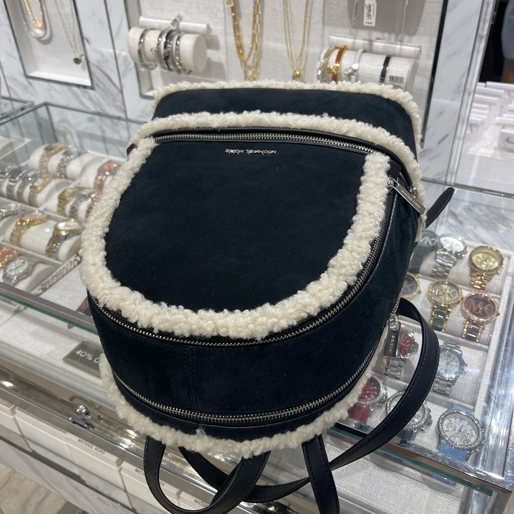 MICHAEL KORS Rhea Medium Suede and Faux Shearling Backpack
Black
NWT - Picture 5 of 16